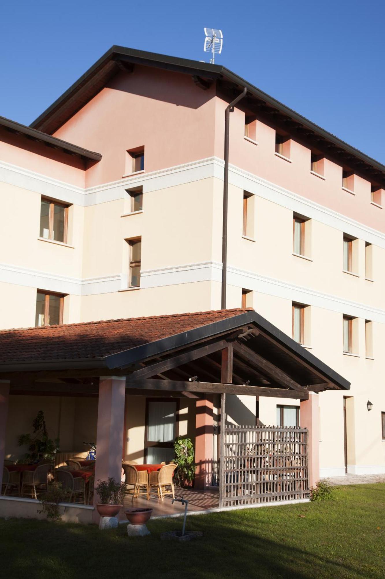 Hotel Naonis Cordenons エクステリア 写真