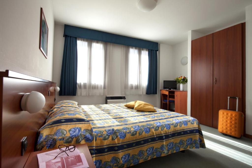 Hotel Naonis Cordenons エクステリア 写真