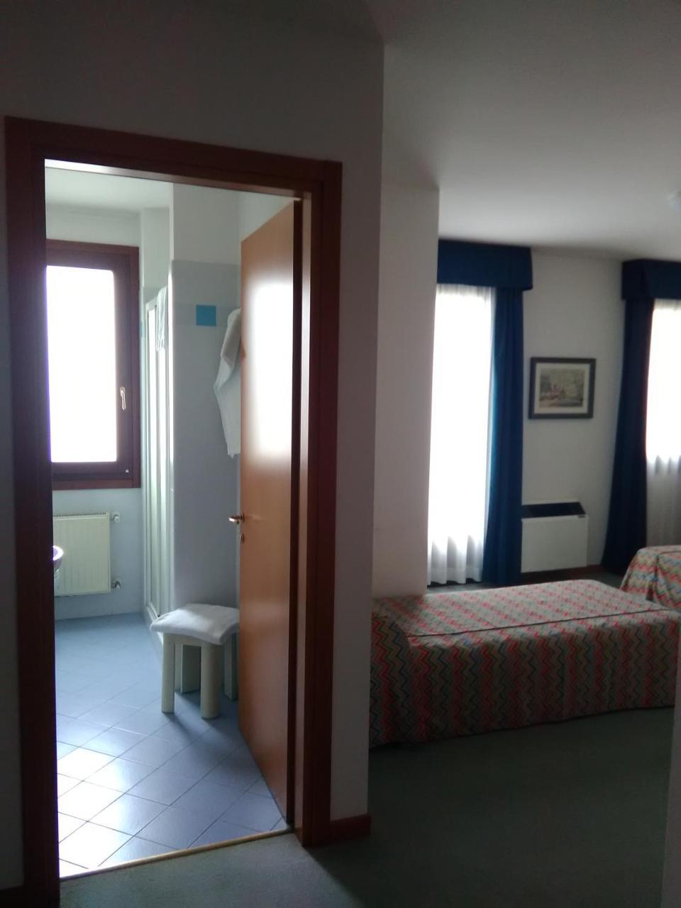 Hotel Naonis Cordenons エクステリア 写真