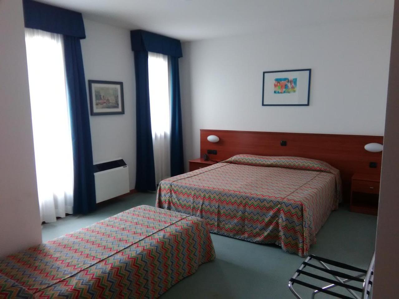 Hotel Naonis Cordenons エクステリア 写真